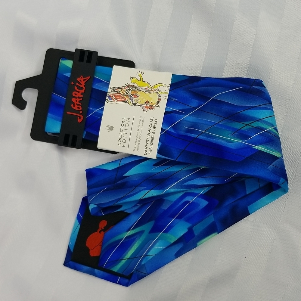 J.GARCIA TIE COLLECTORS EDITION-LADY WITH ELABORATE HEADDRESS & GEKKO